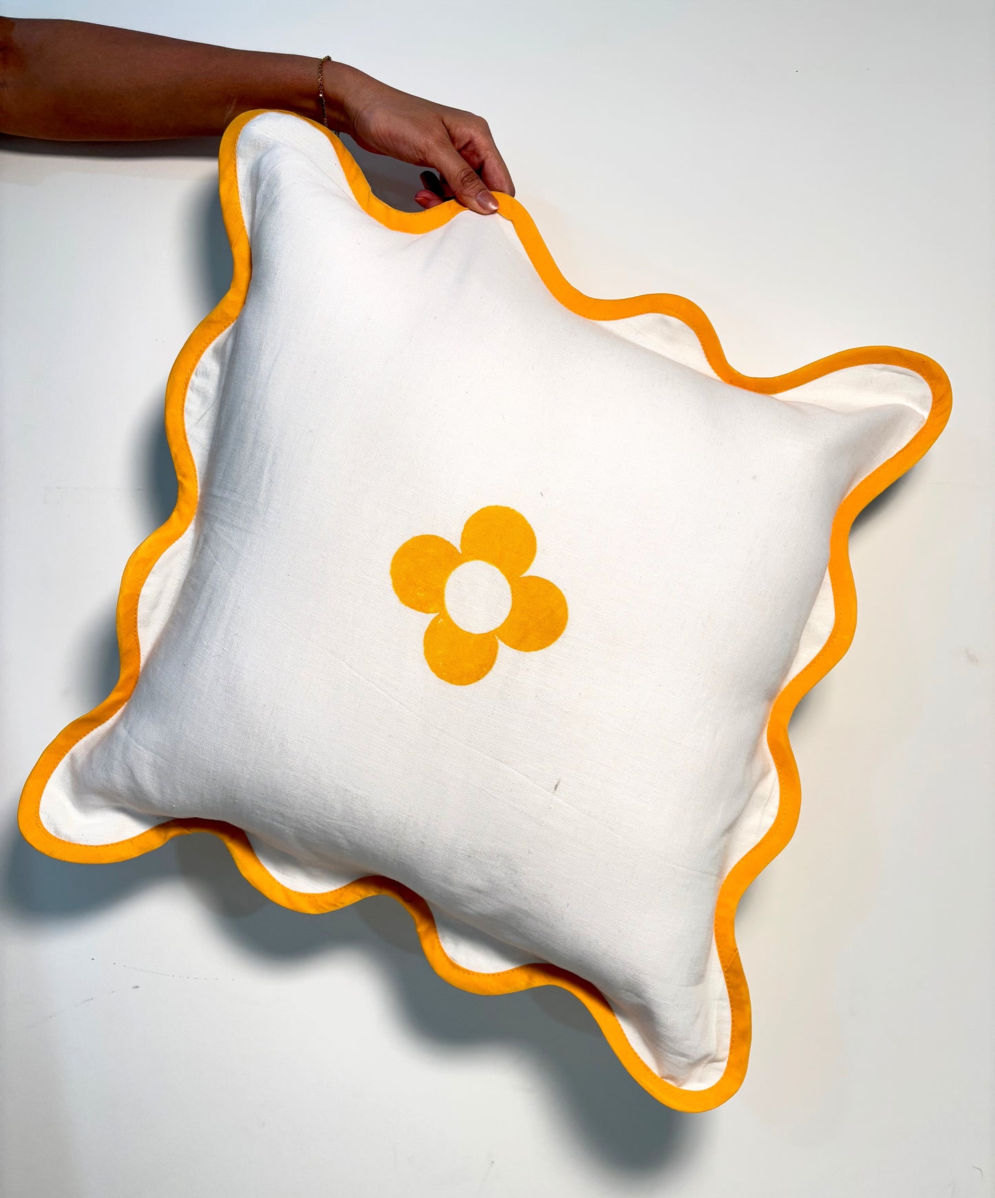 Retro Petal Cotton Wavy Cushion Cover l Yellow & White