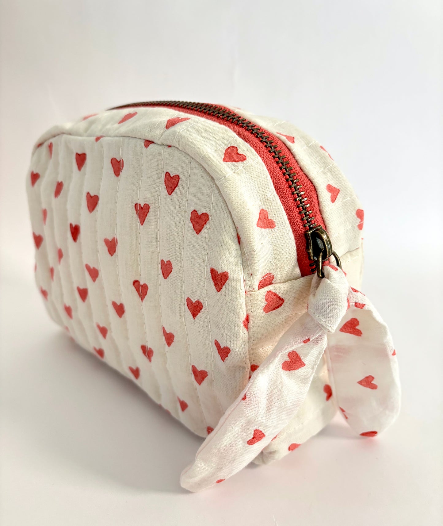 Sustainable Quilted Cotton Travel Organiser l The Classic Pouch l Red Hearts on White