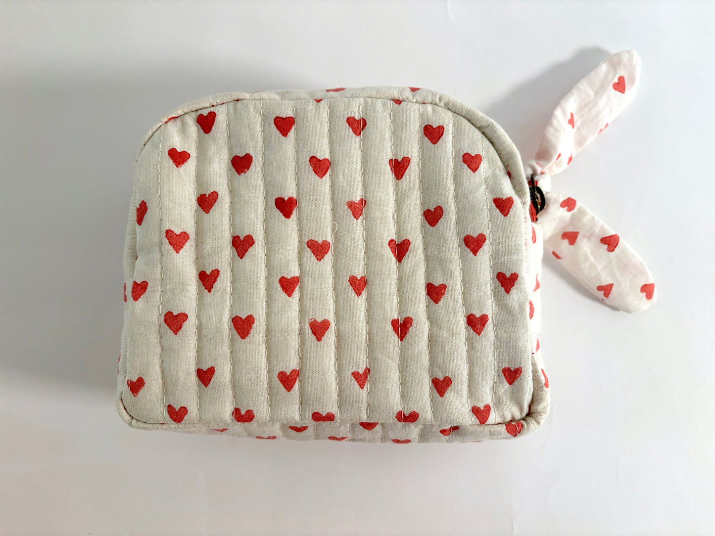 Sustainable Quilted Cotton Travel Organiser l The Classic Pouch l Red Hearts on White