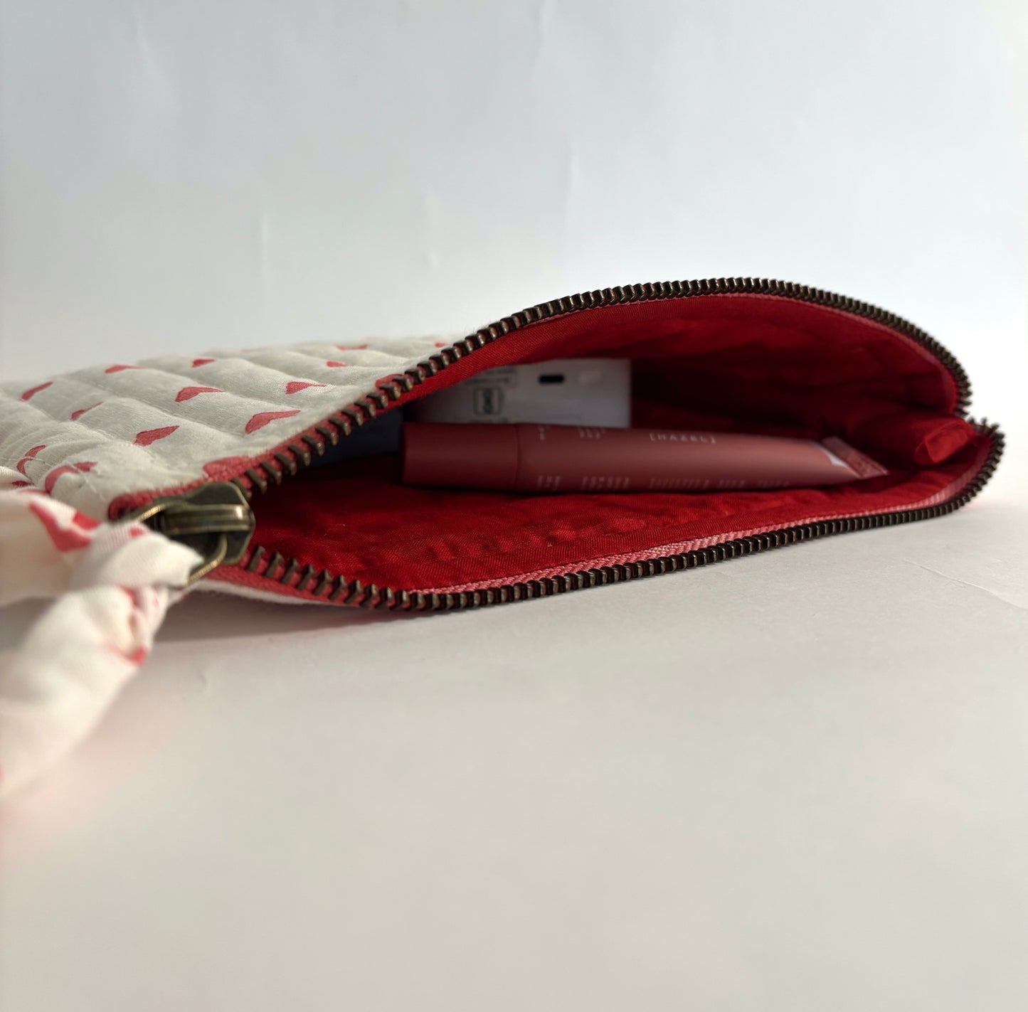 Sustainable Quilted Cotton Travel Oragniser l Flat Frill Pouch l Red Hearts on White