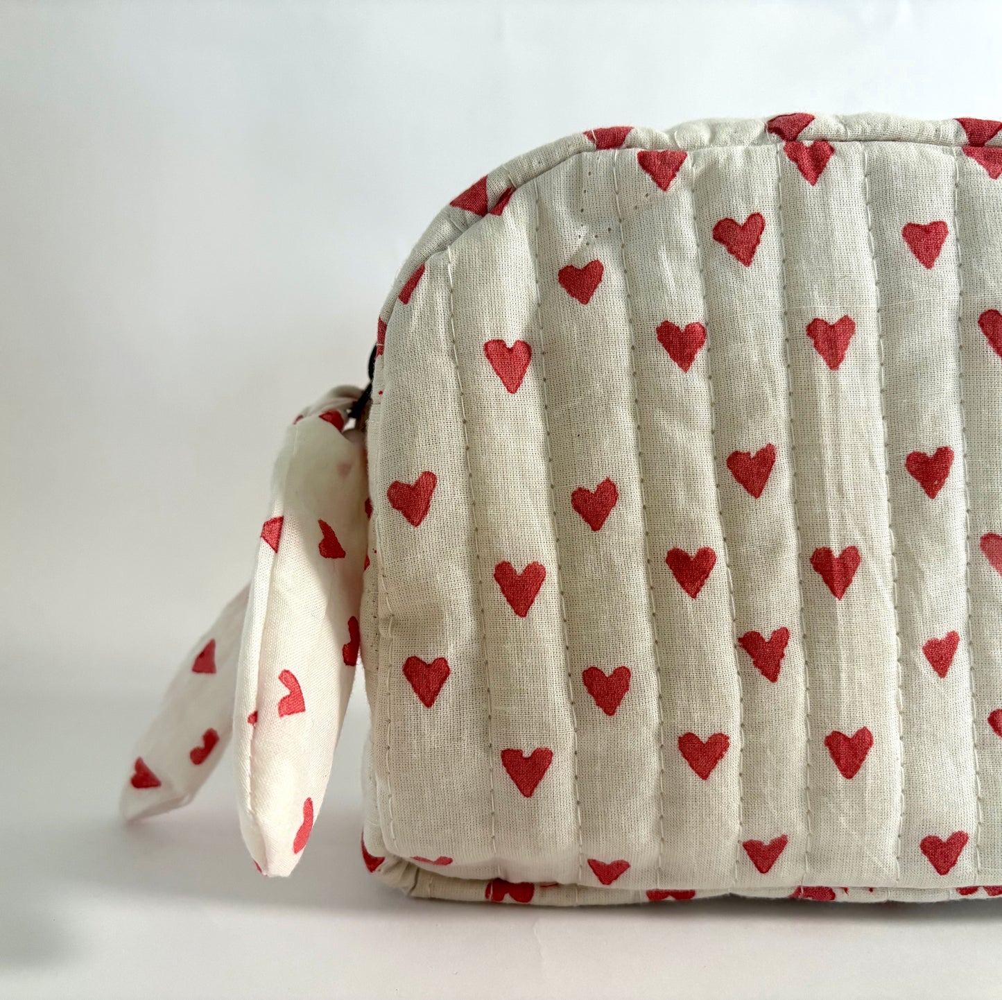Sustainable Quilted Cotton Travel Organiser l The Classic Pouch l Red Hearts on White