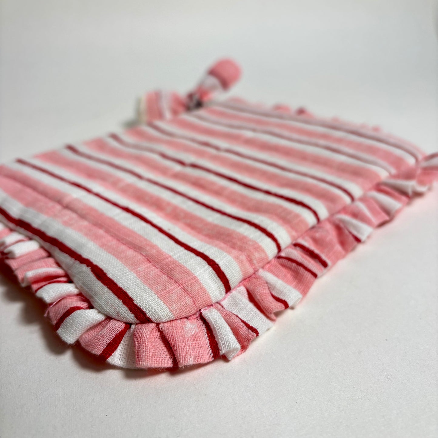Sustainable Quilted Cotton Travel Pouch l Rosé Flat Frill Organizer