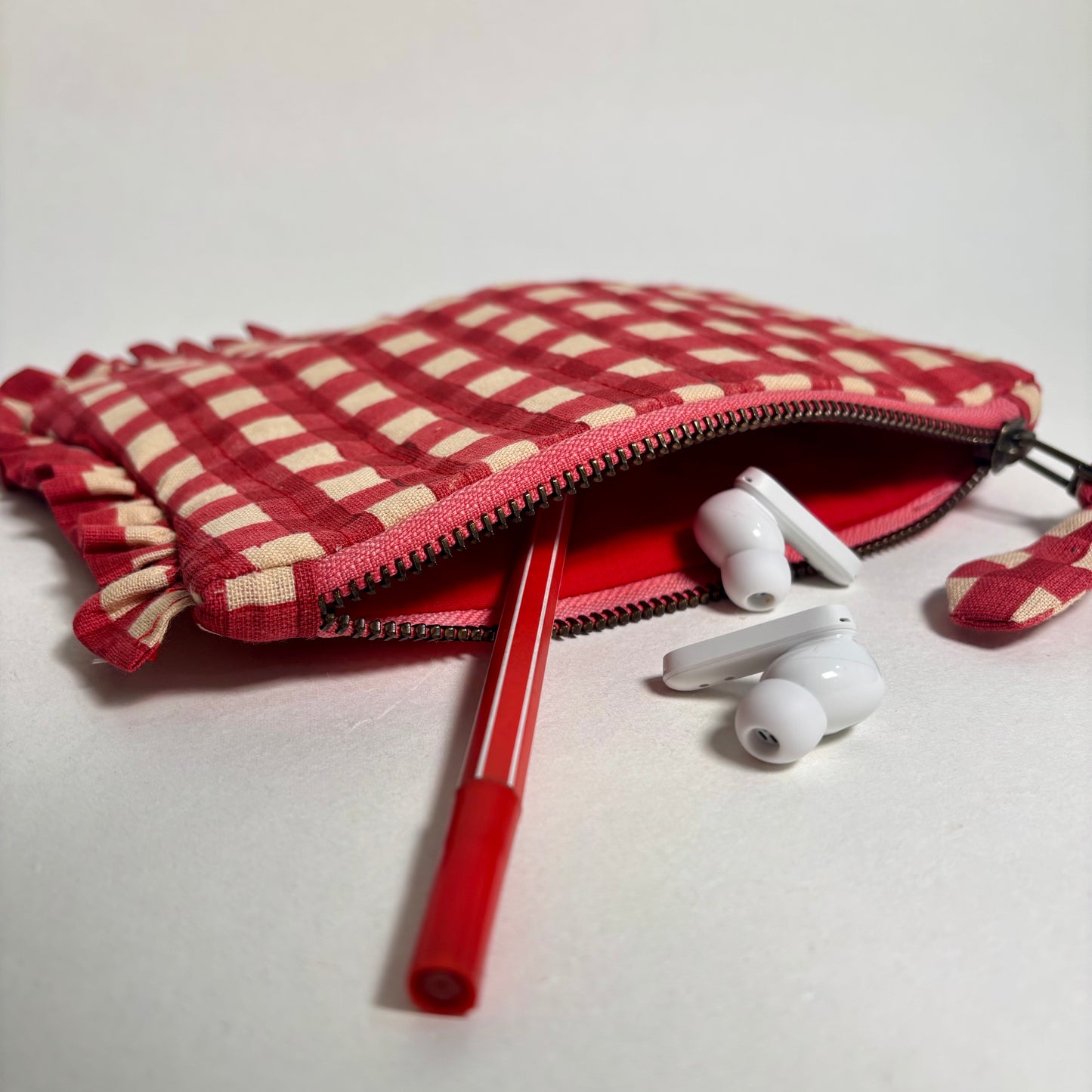 Sustainable Quilted Cotton Travel Pouch l Red Checks Flat Frill Organizer
