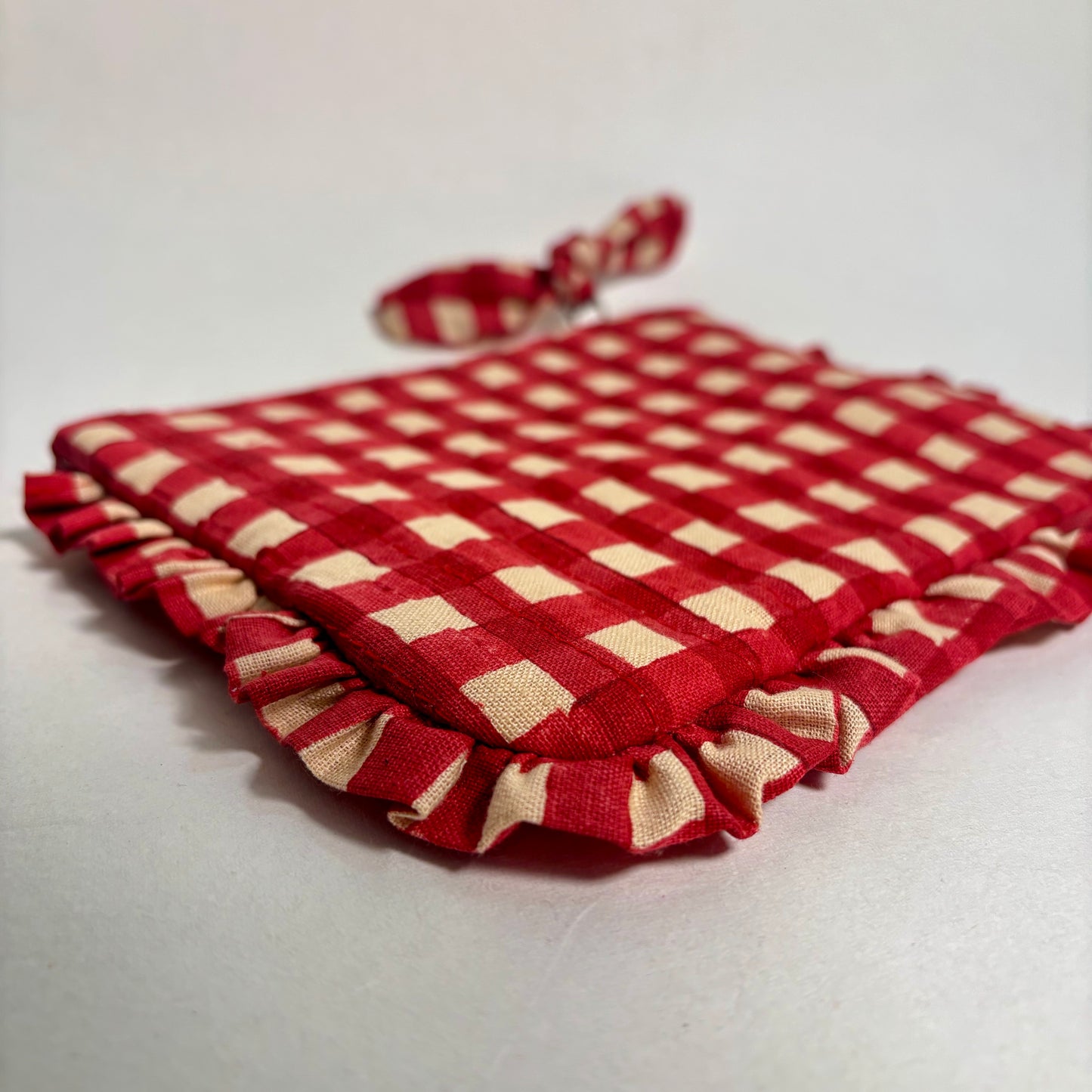 Sustainable Quilted Cotton Travel Pouch l Red Checks Flat Frill Organizer