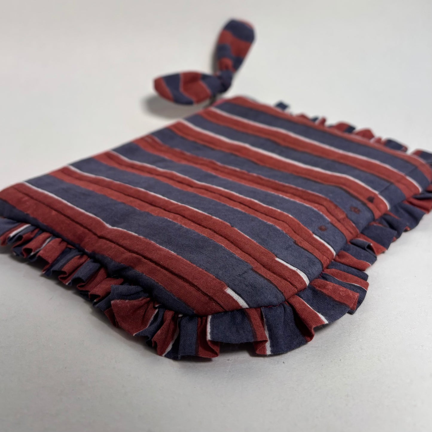 Quilted Cotton Travel Pouch l Rustic Flat Frill Organizer