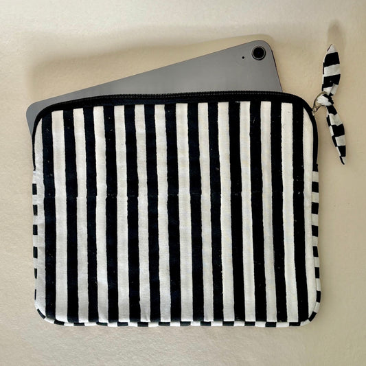 iPad/Tablet Sleeve – Quilted Cotton Padded Tablet Case / Large Zip Pouch (Black & White Stripe)