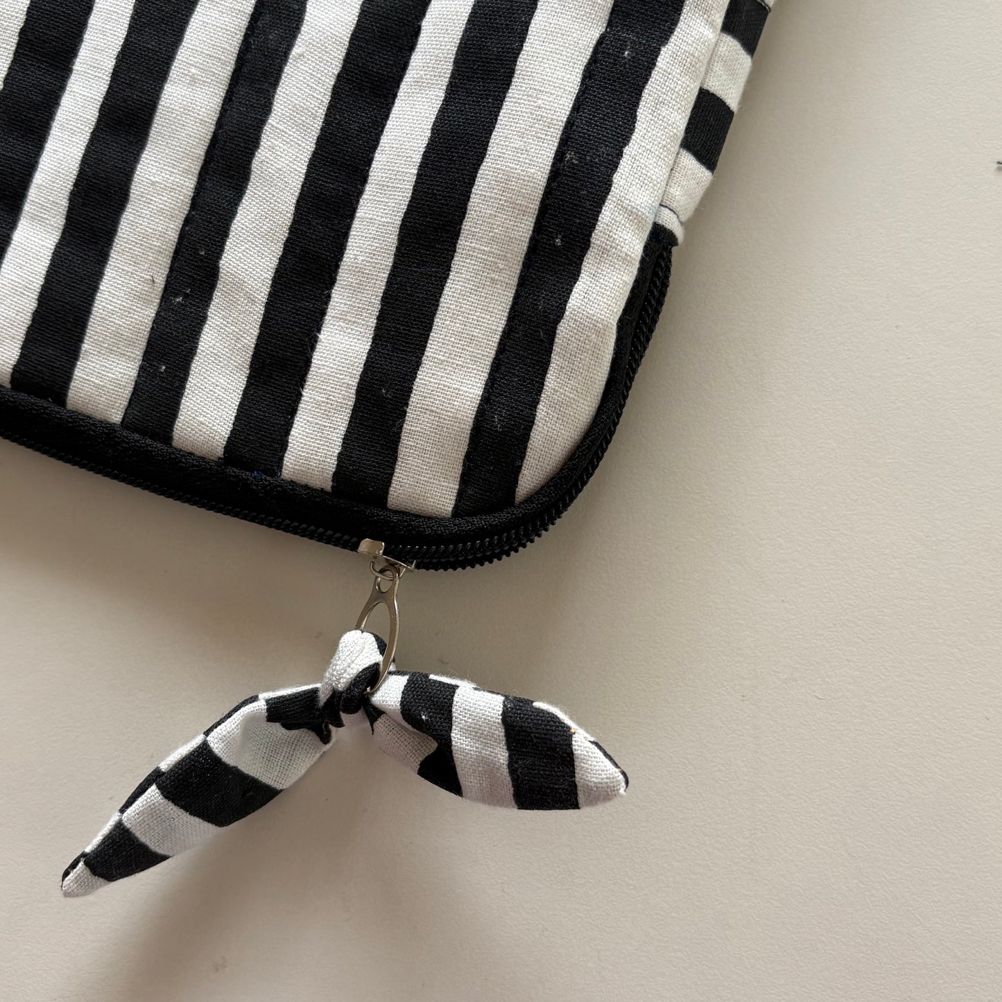 iPad/Tablet Sleeve – Quilted Cotton Padded Tablet Case / Large Zip Pouch (Black & White Stripe)