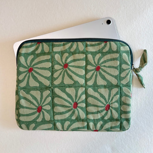 iPad/Tablet Sleeve – Quilted Cotton Padded Tablet Case / Large Zip Pouch (Green Geometric FLower)